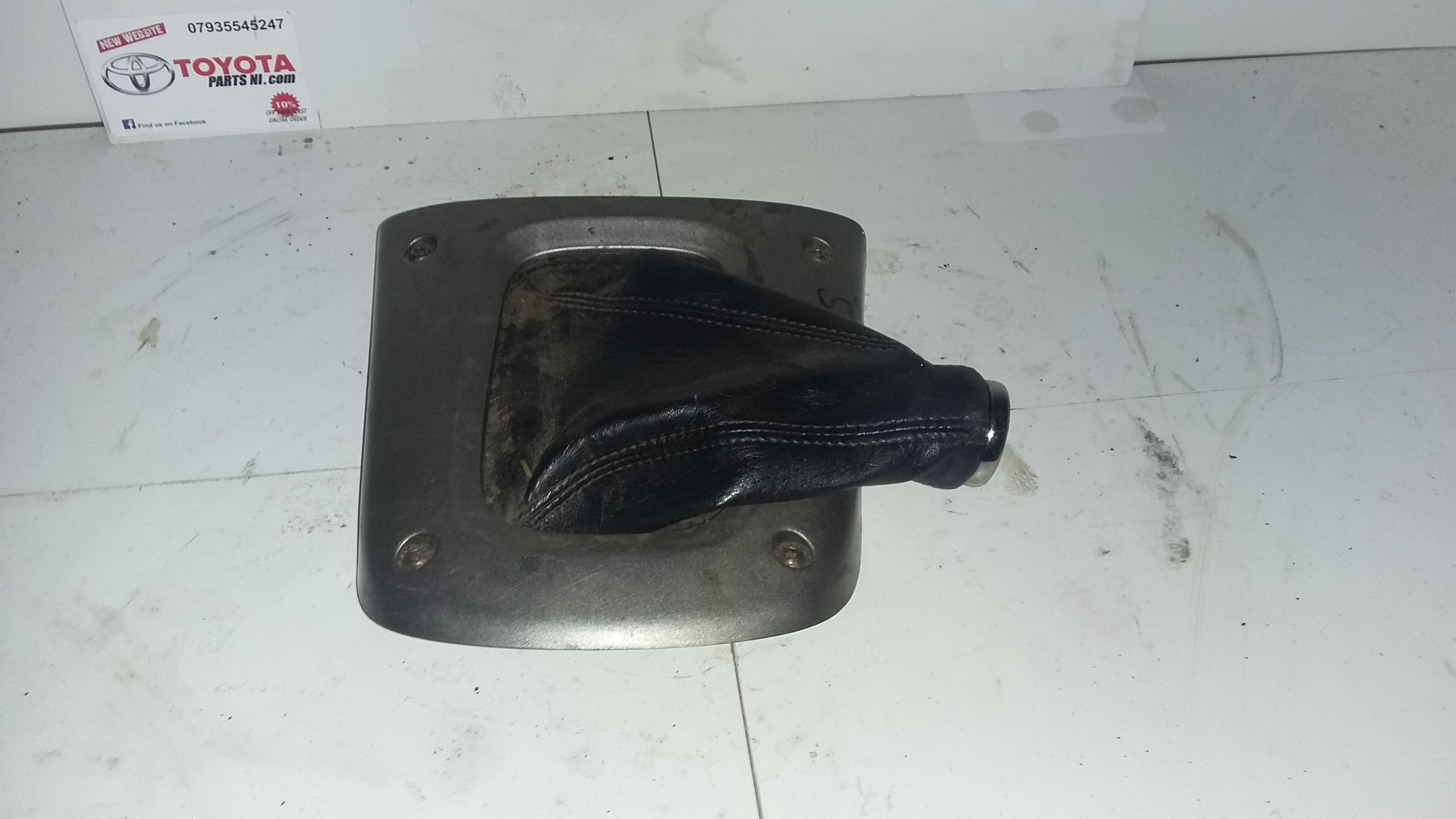 Rav4 gear stick surround and gaiter 2.0 d4d 02-06