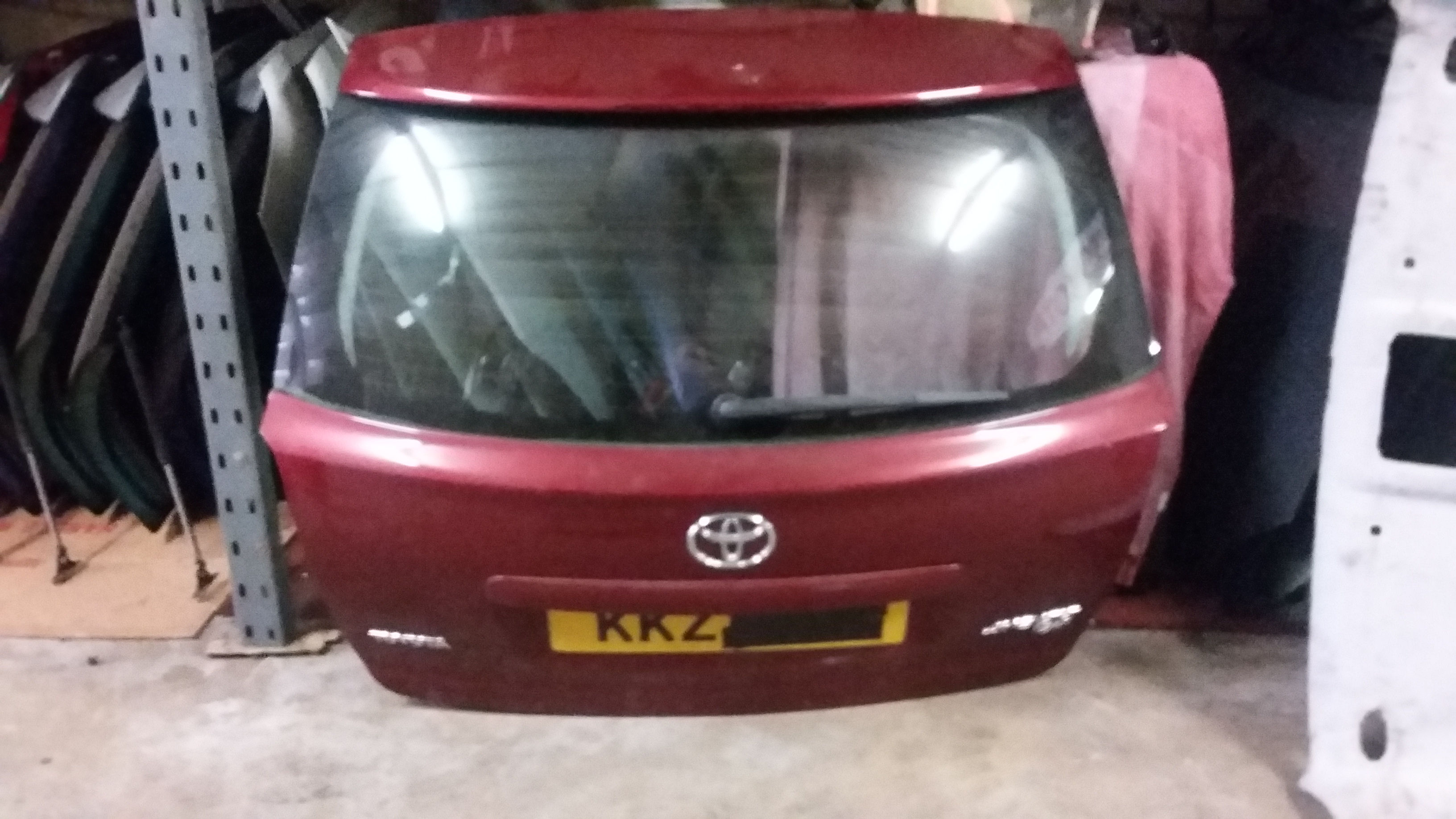 Avensis boot lid trunk estate  in maroon 03-09