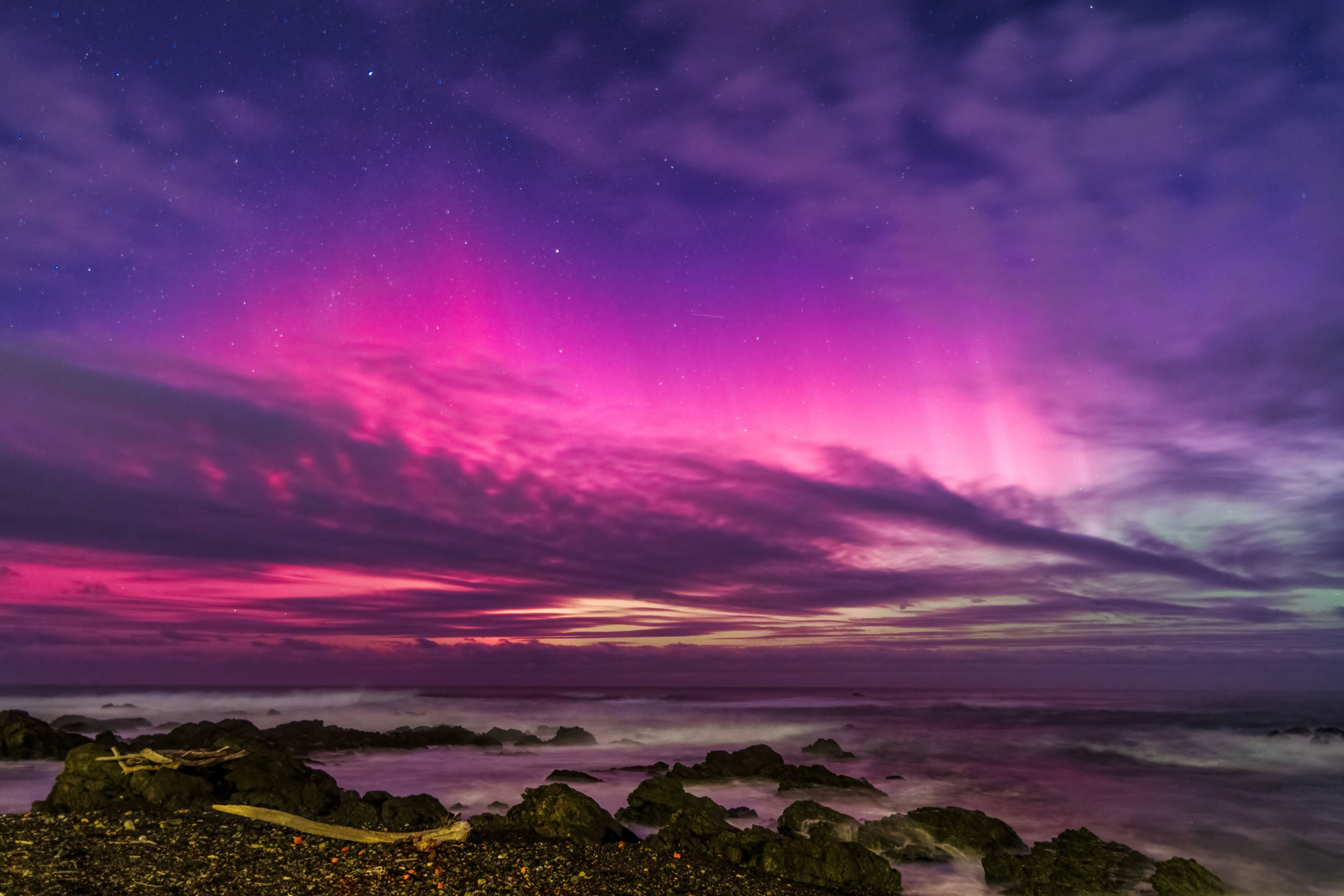 Aurora at Owhiro Bay at Wellington's South coast. Gorgeous pinks and purples.