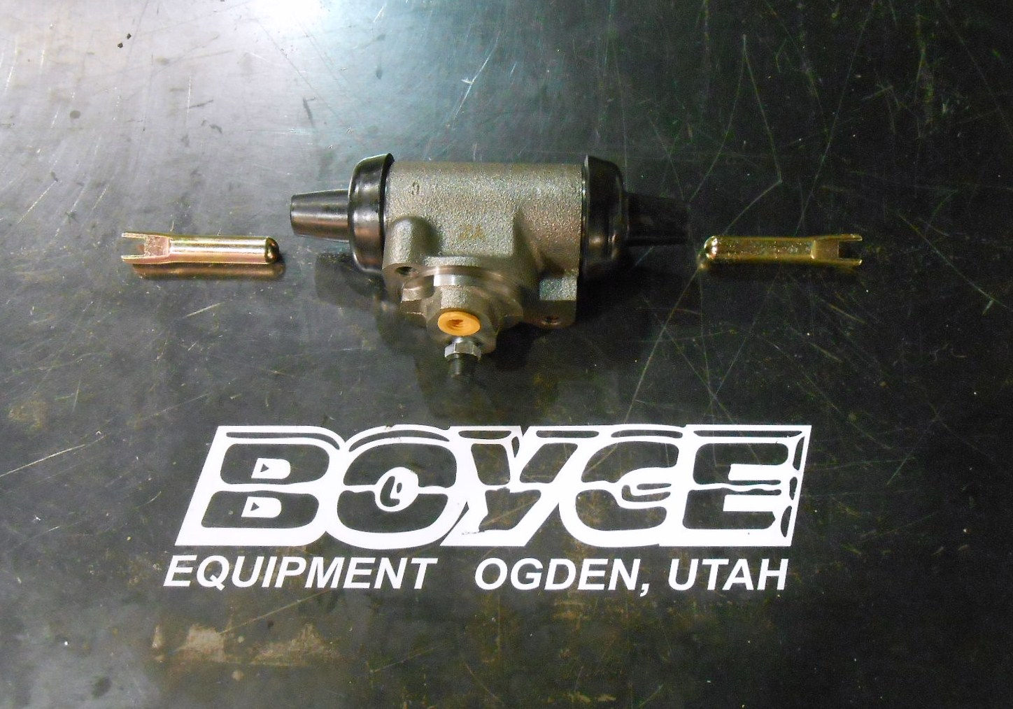 GMC 2.5 Ton Wheel Cylinder (7412065)