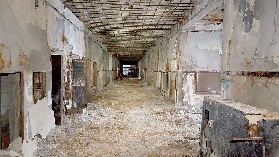 7 Parker: Main Hallway
