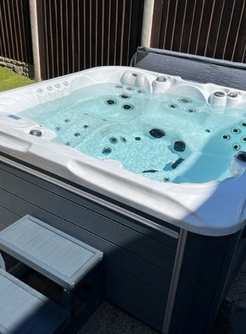 Hot tub 1.jpg