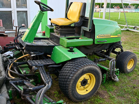 Verkauf eines Spindelrasenmähers John Deere 3235B