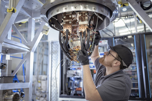 Tokamak, GA Team Up for DARPA Silent Submarine Tech