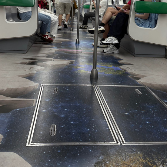 Metro Peking Boden bemalt