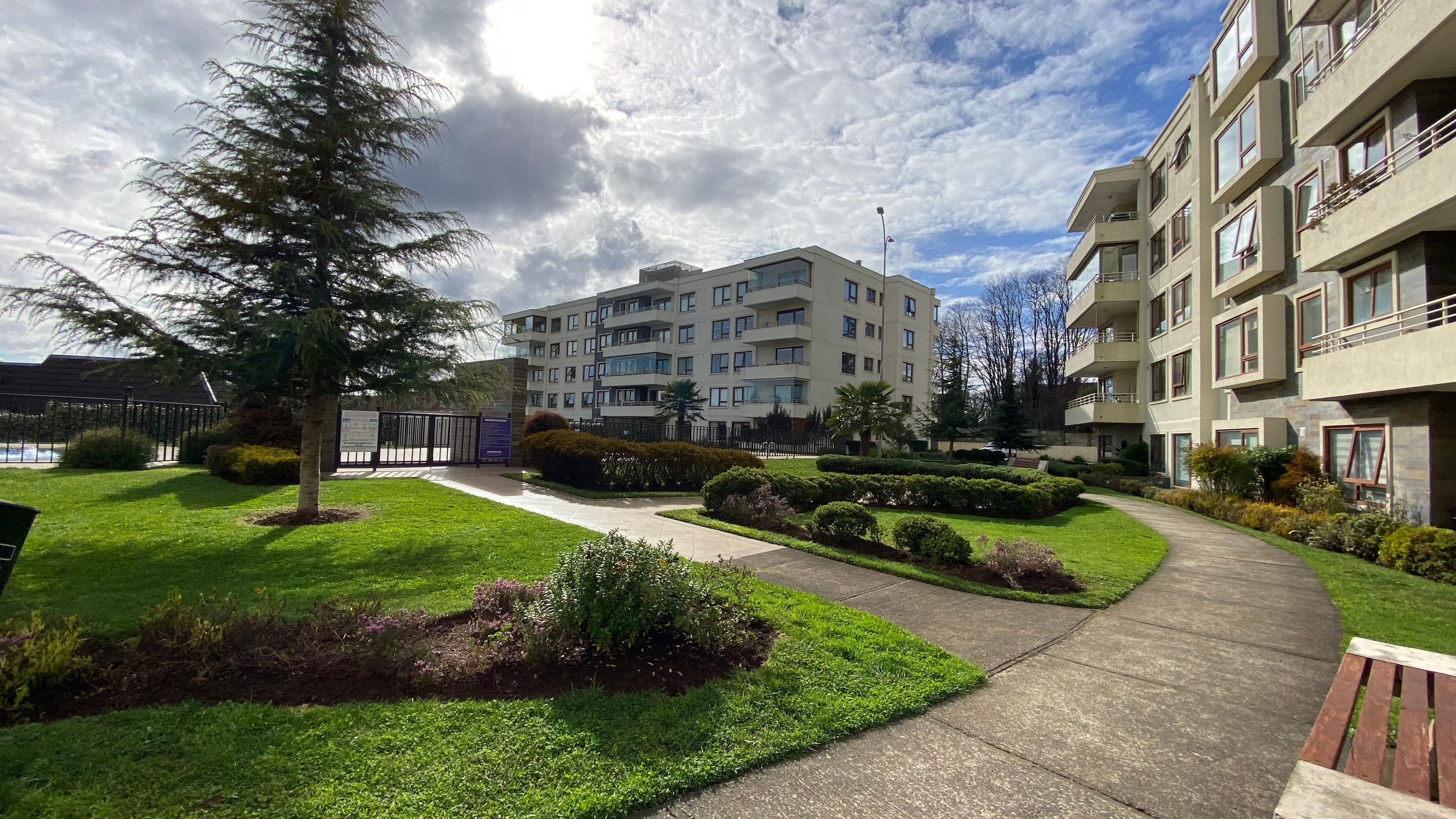 Amplio Depto 3D+4B en condominio Cumbres del Sur