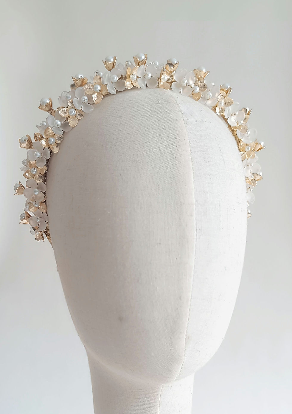 Miniature : Couronne ornée de cristaux dorés et transparents