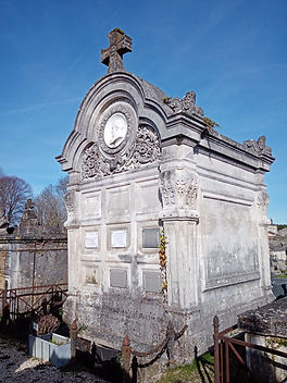 96Jarnac_MausoléeBisquitDubouche_01.jpg