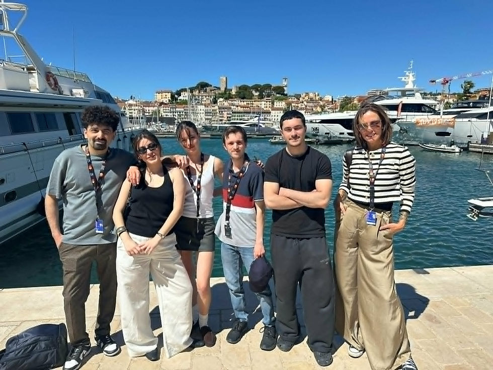 Our first students and colleagues have arrived! Time for a photo next to the Palais des Festivals!