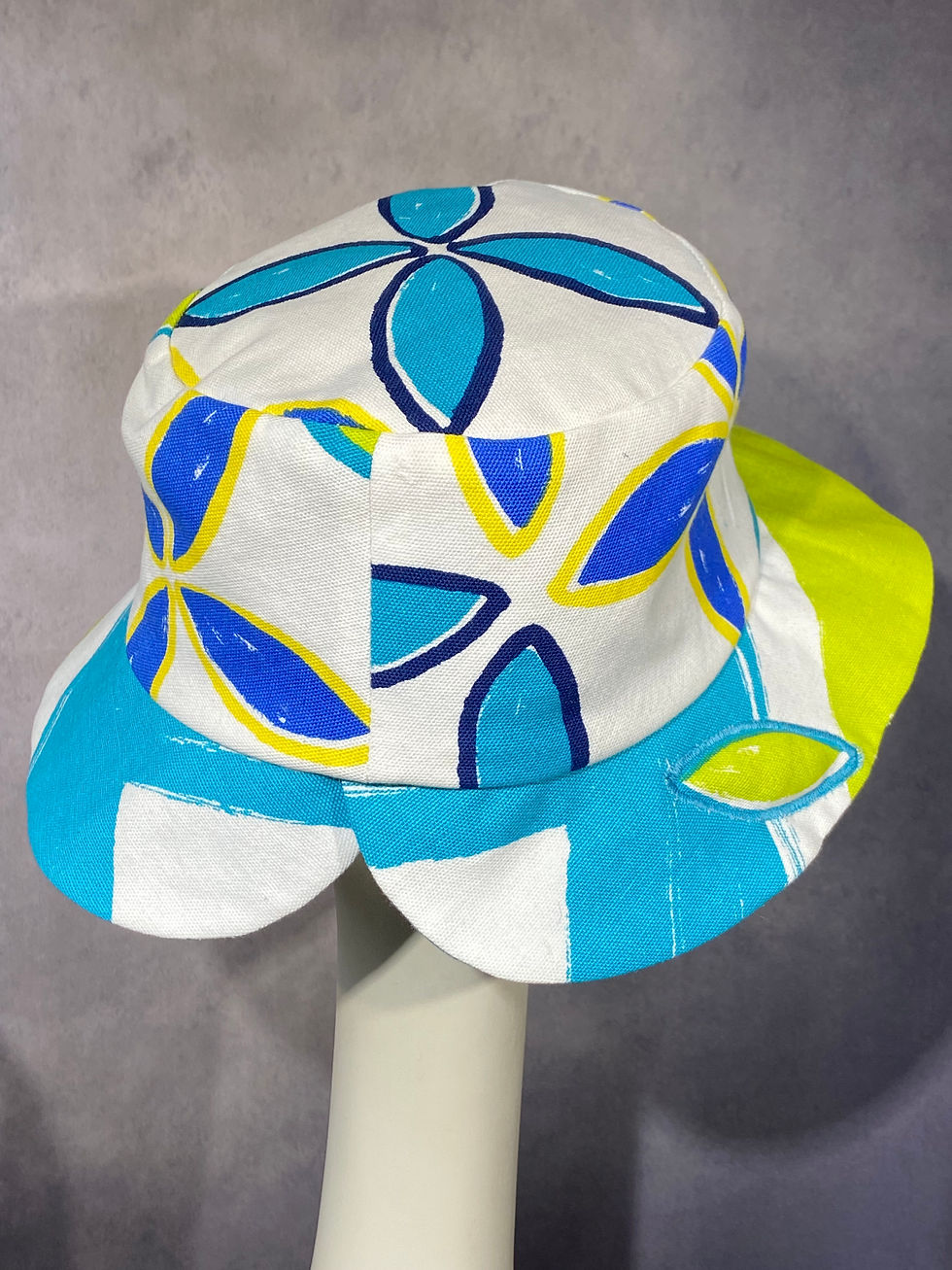 Turquoise Bucket Petal back