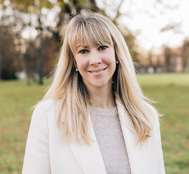 Christine Harpf gibt einfühlsame Jenseitskontakte mit Herz, die heilend wirken und Licht ins Dunkel bringen können. Die geistige Welt unterstützt mich dabei und weist mir den Weg.