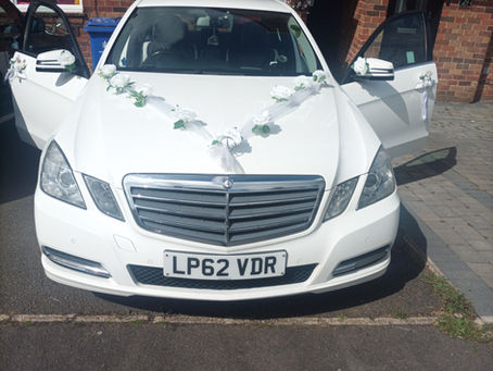 Clive’s Luxury Wedding Car Service – Elegant Chauffeur Hire Across Milton Keynes, Buckinghamshire, Northamptonshire & Bicester