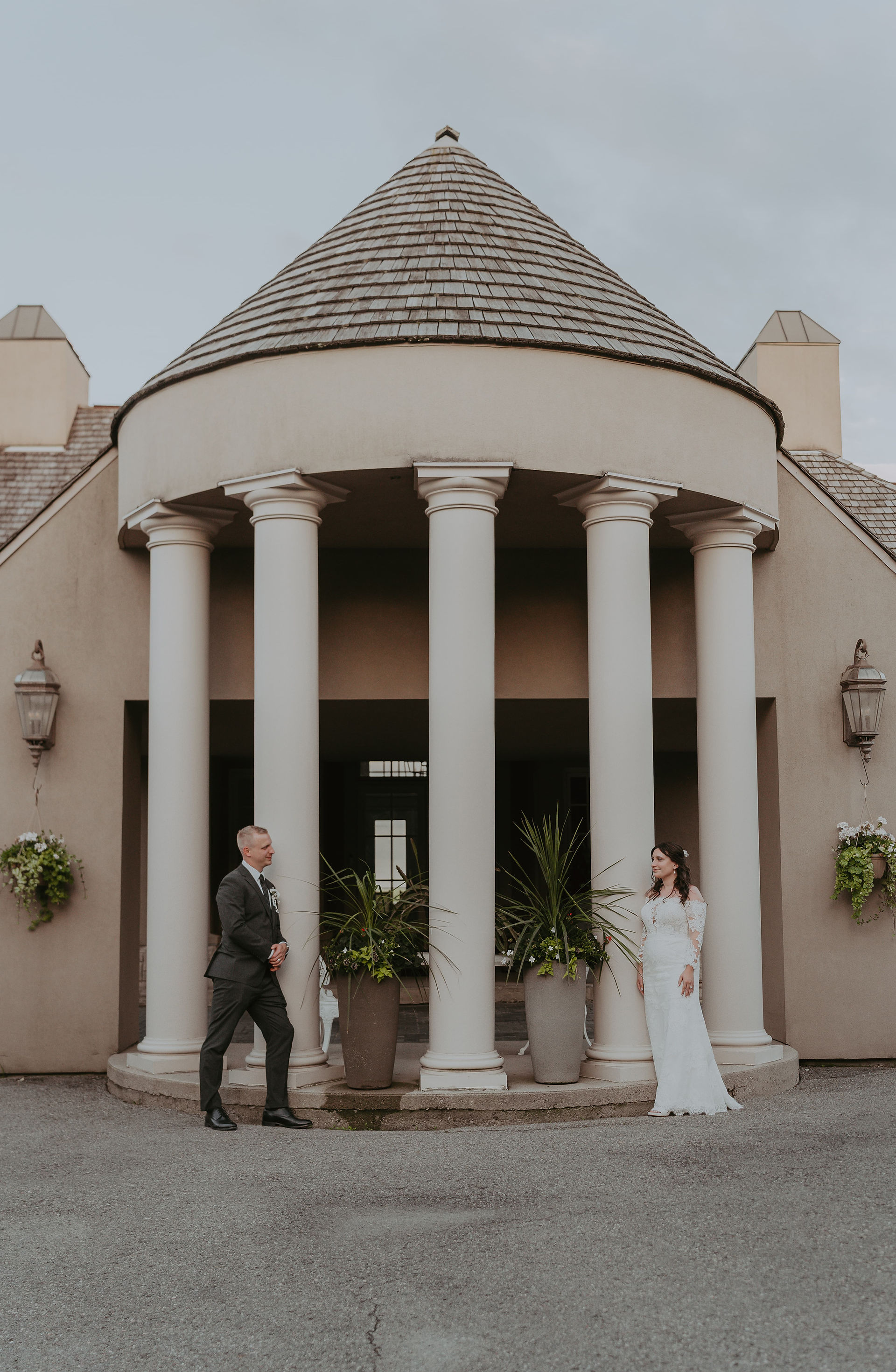 couple in front of caledon mountain events building