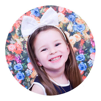 Award winning Glasgow based childrens photographer at a cheap budget price