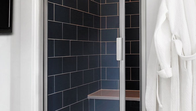 Deluxe 100 Framed 3/16-inch Glass Swing Shower Door