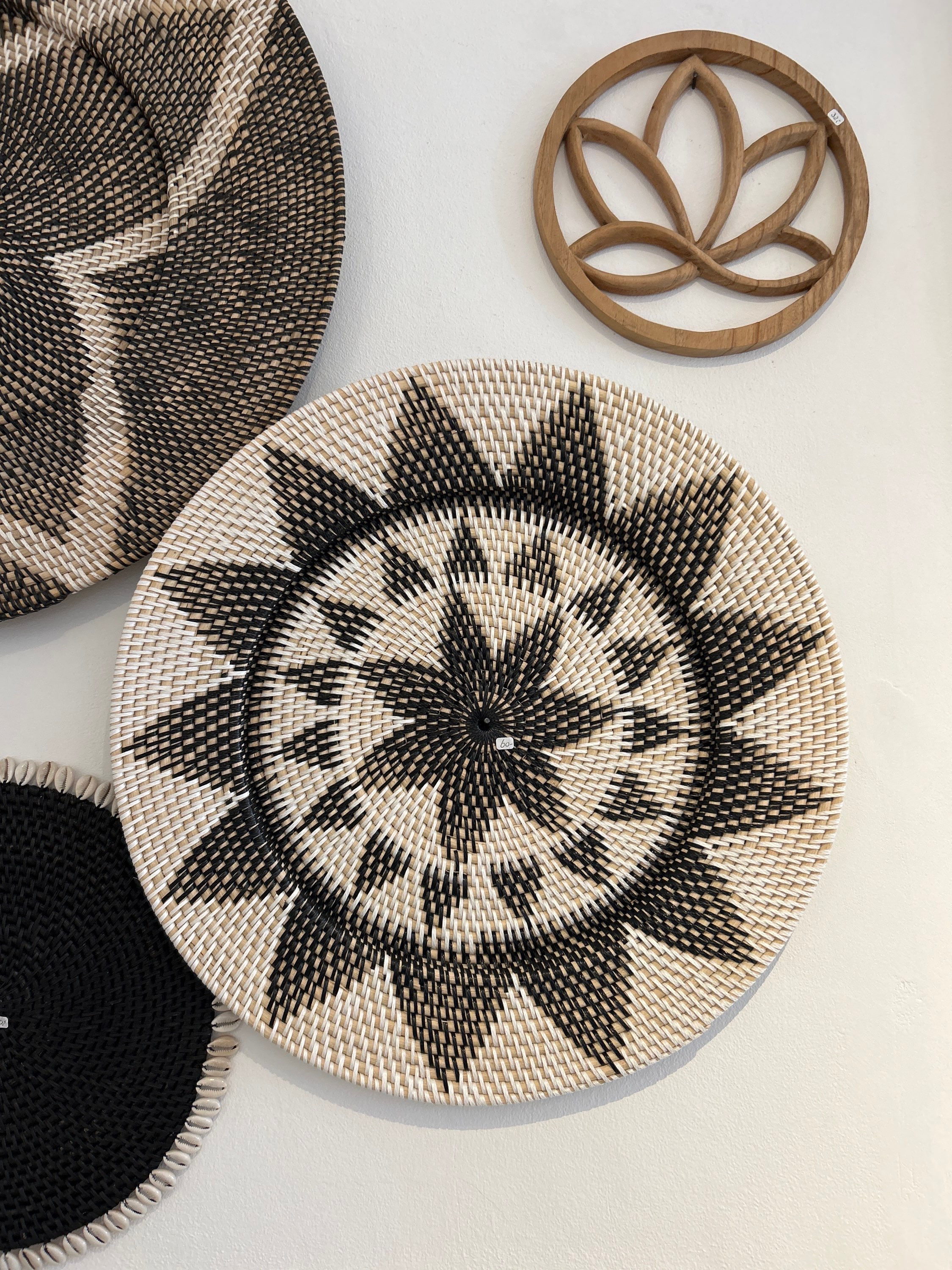 Wandhanger bloem crème zwart 