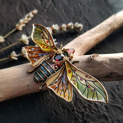 Insect jewelry, cicada jewellery, artistic jewelry, butterfly brooch, unique art, handmade jewelry, miniature art, gemstone jewelry, artisan jewelry