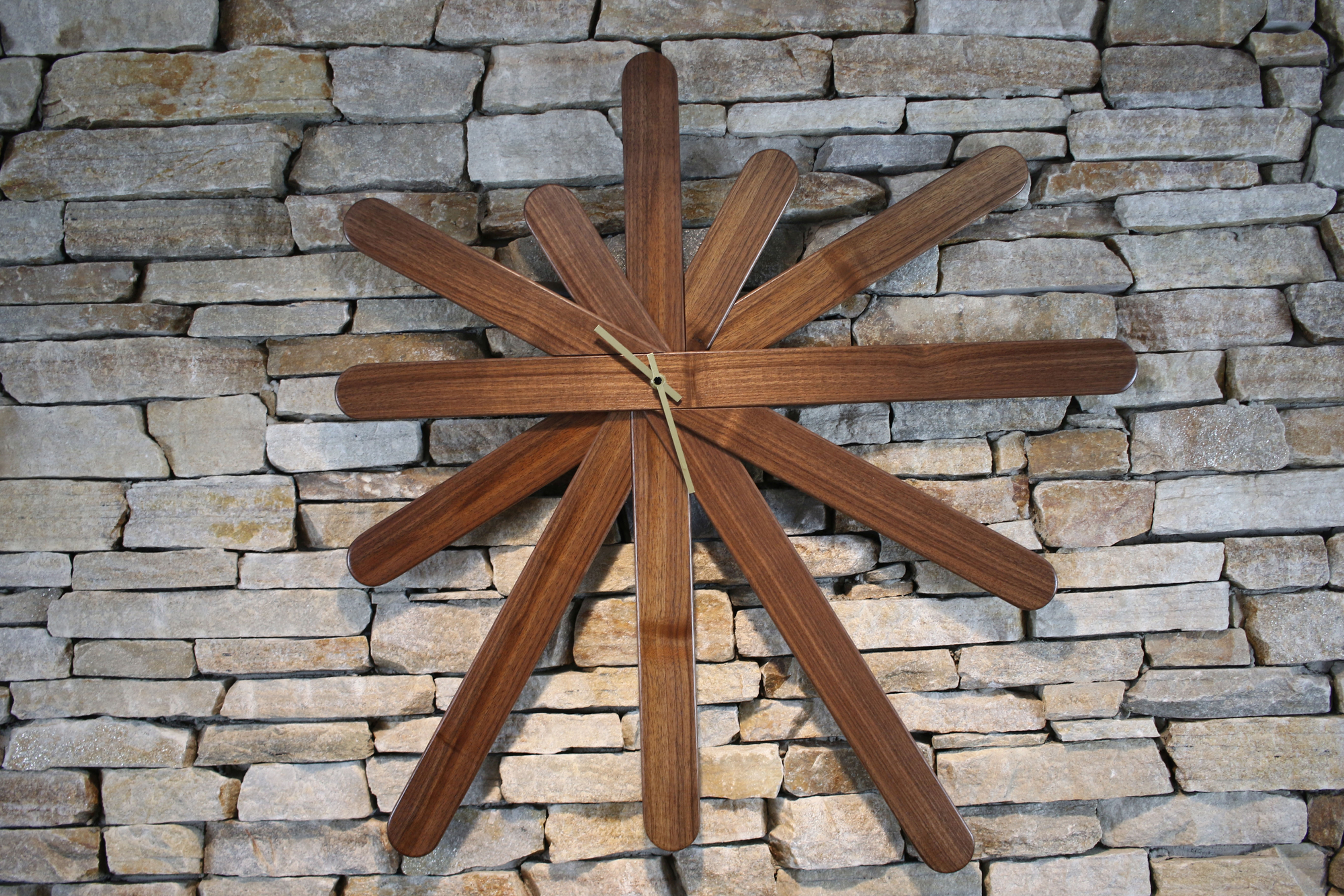 Starburst Wooden Wall Clock – Hand‑Crafted Mid‑Century Modern Design