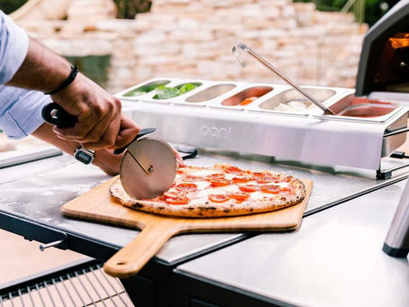 Pizza Taşı ve Küreği: Pizzaları Mükemmelleştiren Ekipmanlar