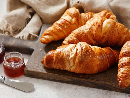 Kruvasanın Yıldızı Parlıyor: Klasik Lezzet Modern Sunumlarla