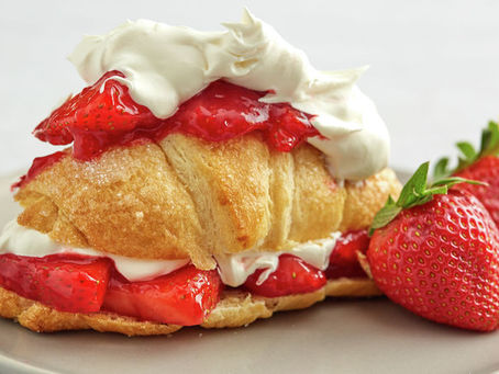 Çilekli Kruvasan: İçinde Gizlenen Tatlı Sürprizler