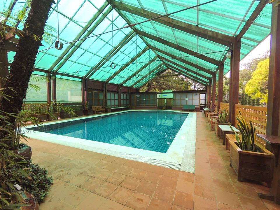 ရေကူးကန်၊ တစ်ဘက်မှာ Gymနဲ့ Spa
