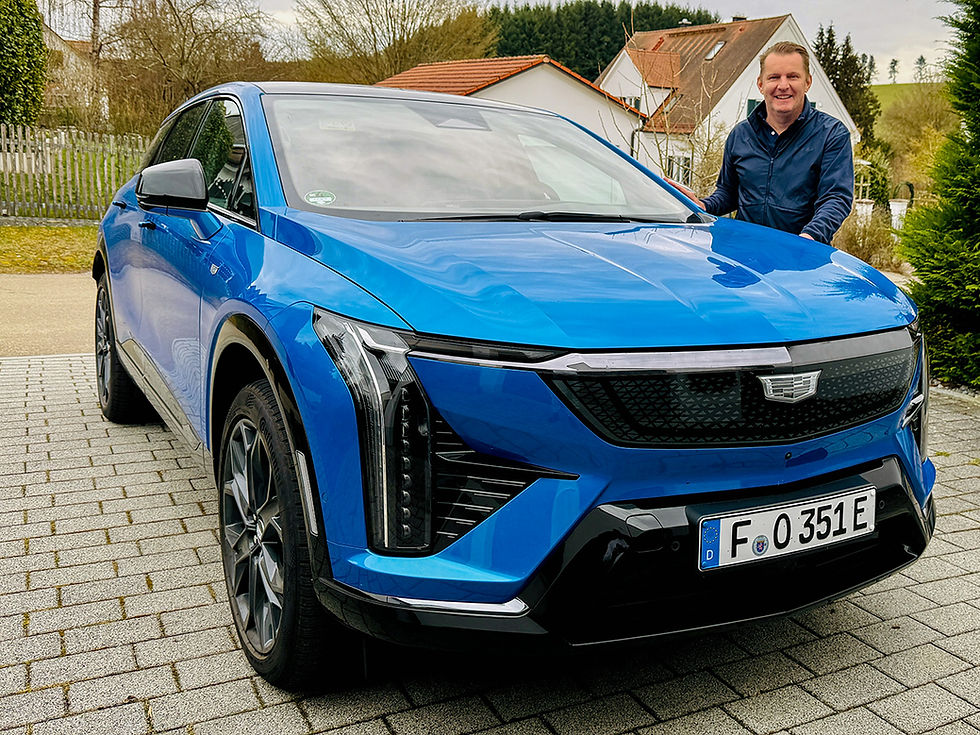 IM Praxistest: electricar-Chefredakteur Armin Grasmuck fährt den Cadillac Optiq in der Variante Premium Sport. Bild: CDA Verlag GmbH (Armin Grasmuck)