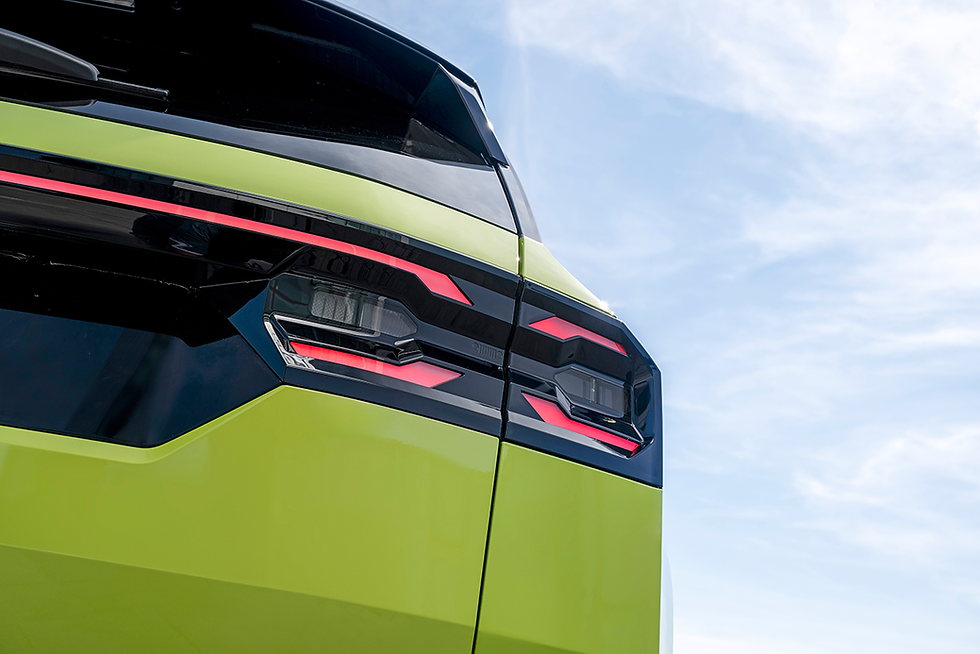 Markantes Design - Die Rückleuchten sind quer über die Heckklappe in dem kantigen und robusten Stil des traditionsreichen Herstellers gestaltet. Bild: Jeep