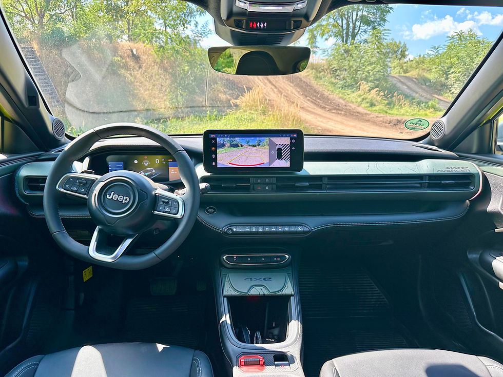 Zeitgemäße Ausstattung: Die Klimaanlage lässt sich auch per Jeep-App auf dem Smartphone aktivieren. Foto: BeHonest