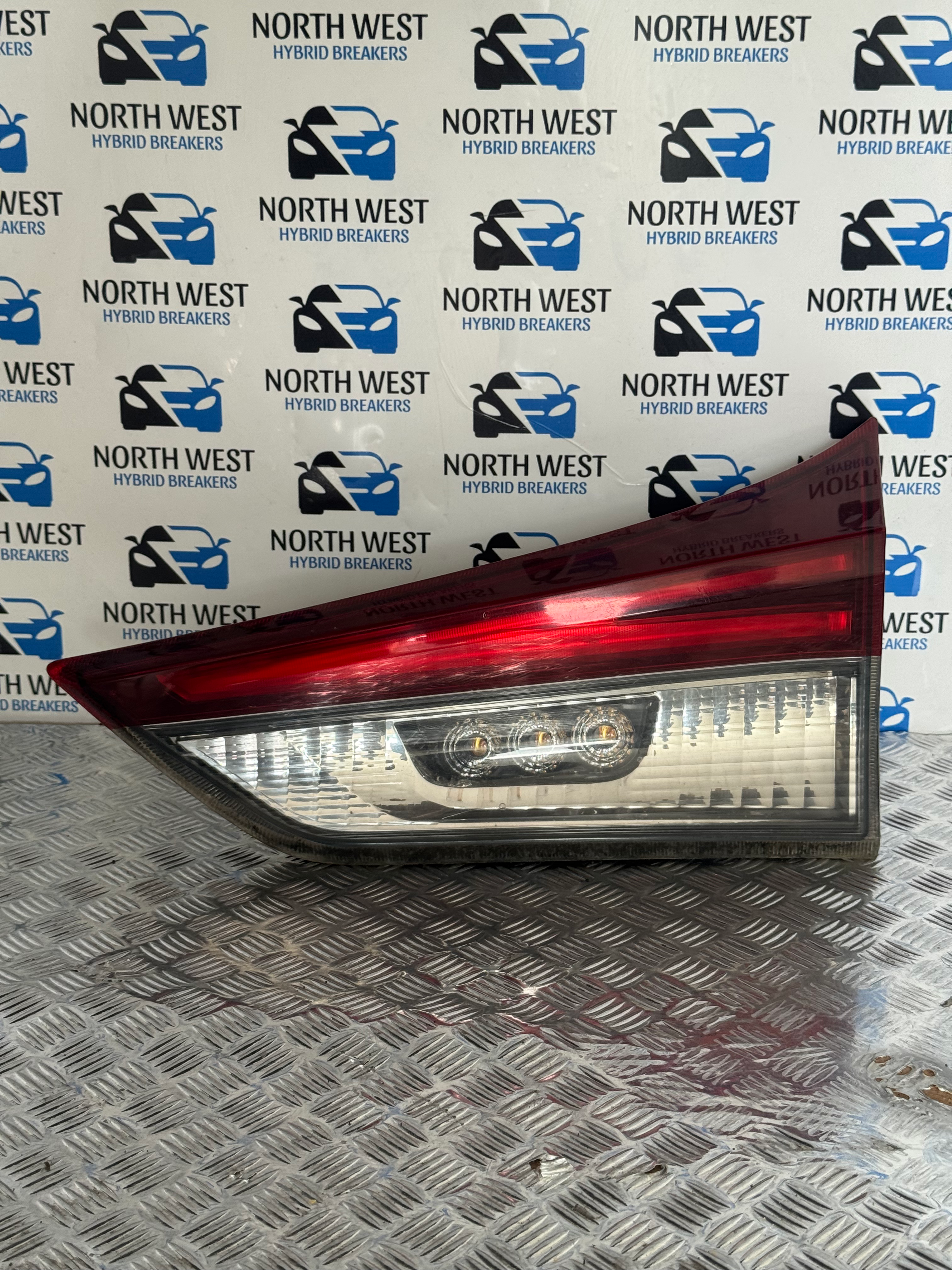 TOYOTA AURIS 15-18 ESTATE MK2 OS DRIVER INNER TAILGATE LIGHT UNIT 