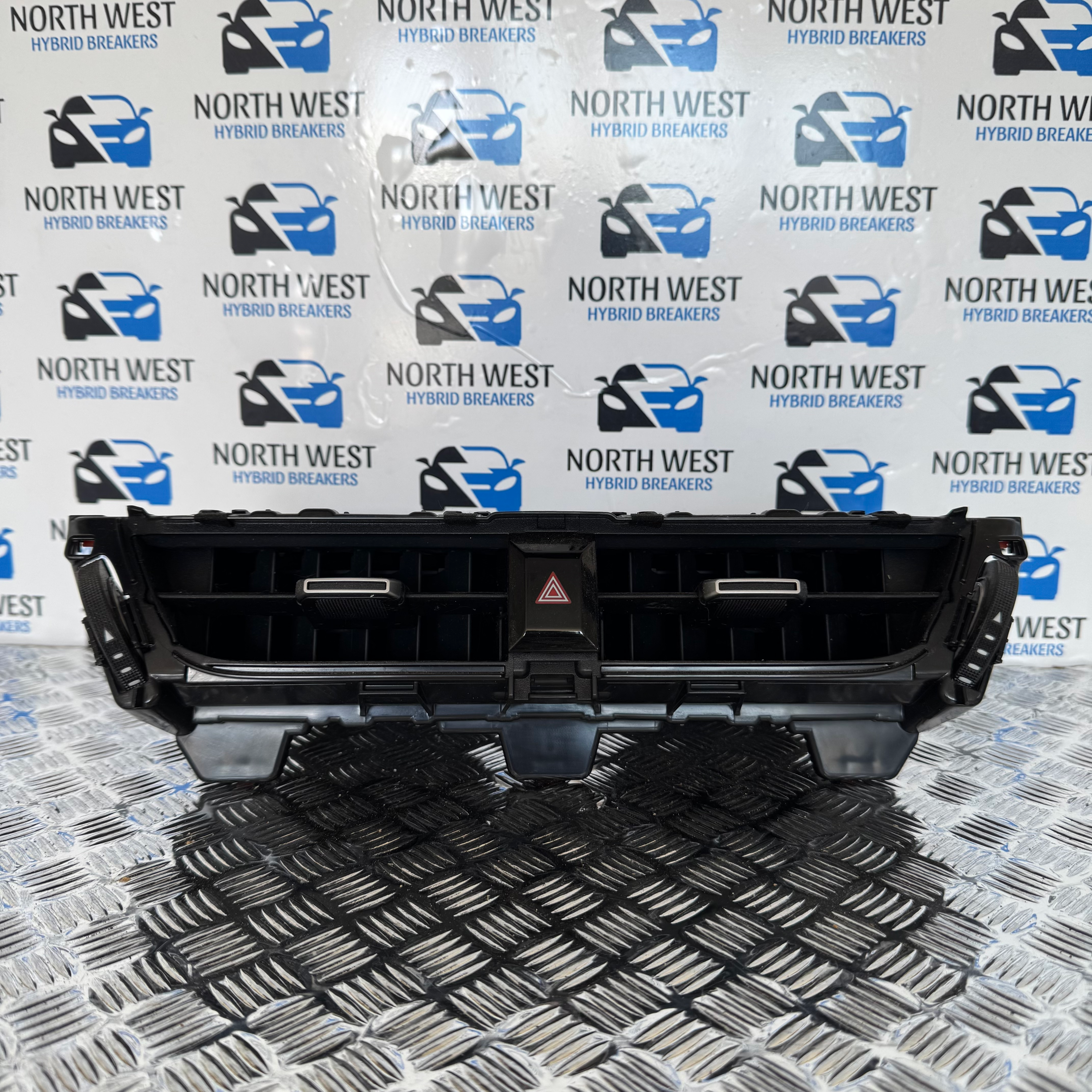 TOYOTA COROLLA MK12 19-25 FRONT DASHBOARD CENTRE AIRVENT 55670-2830