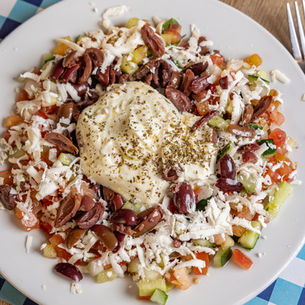 Plato de gyros servido en Athens Guatemala