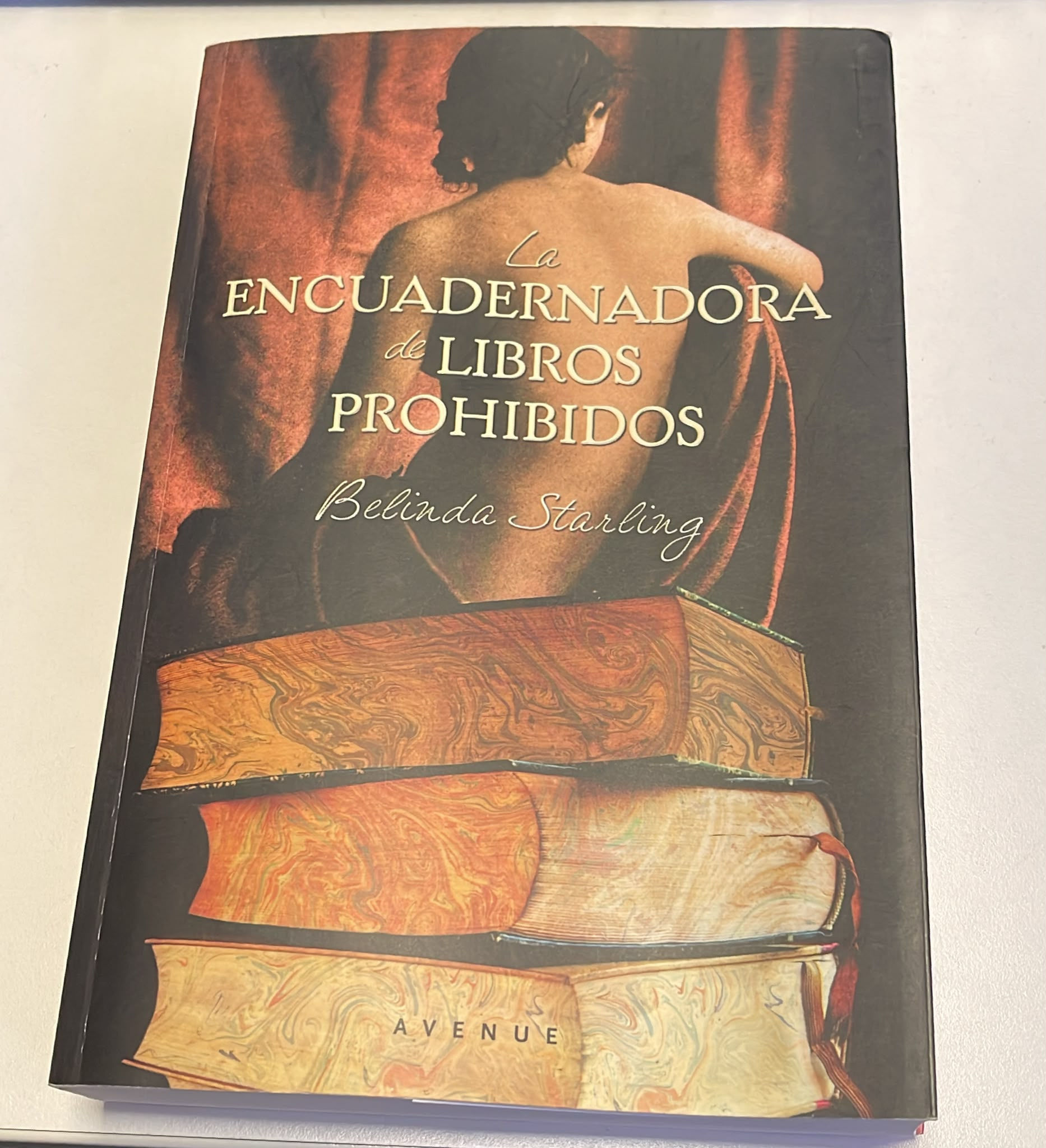 La encuadernadora de libros prohibidos | Starling Belinda. Los Libros del Abuelo, tu librería solidaria..jpg