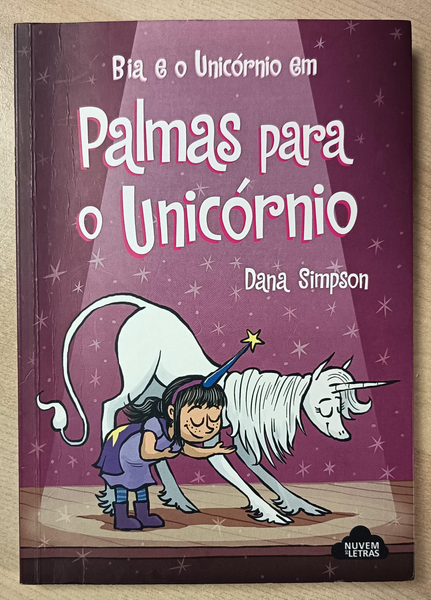 Bia e o unicórnio em palmas para o unicórnio | Simpson , Dana . Los libros del abuelo , tu librería solidaria.