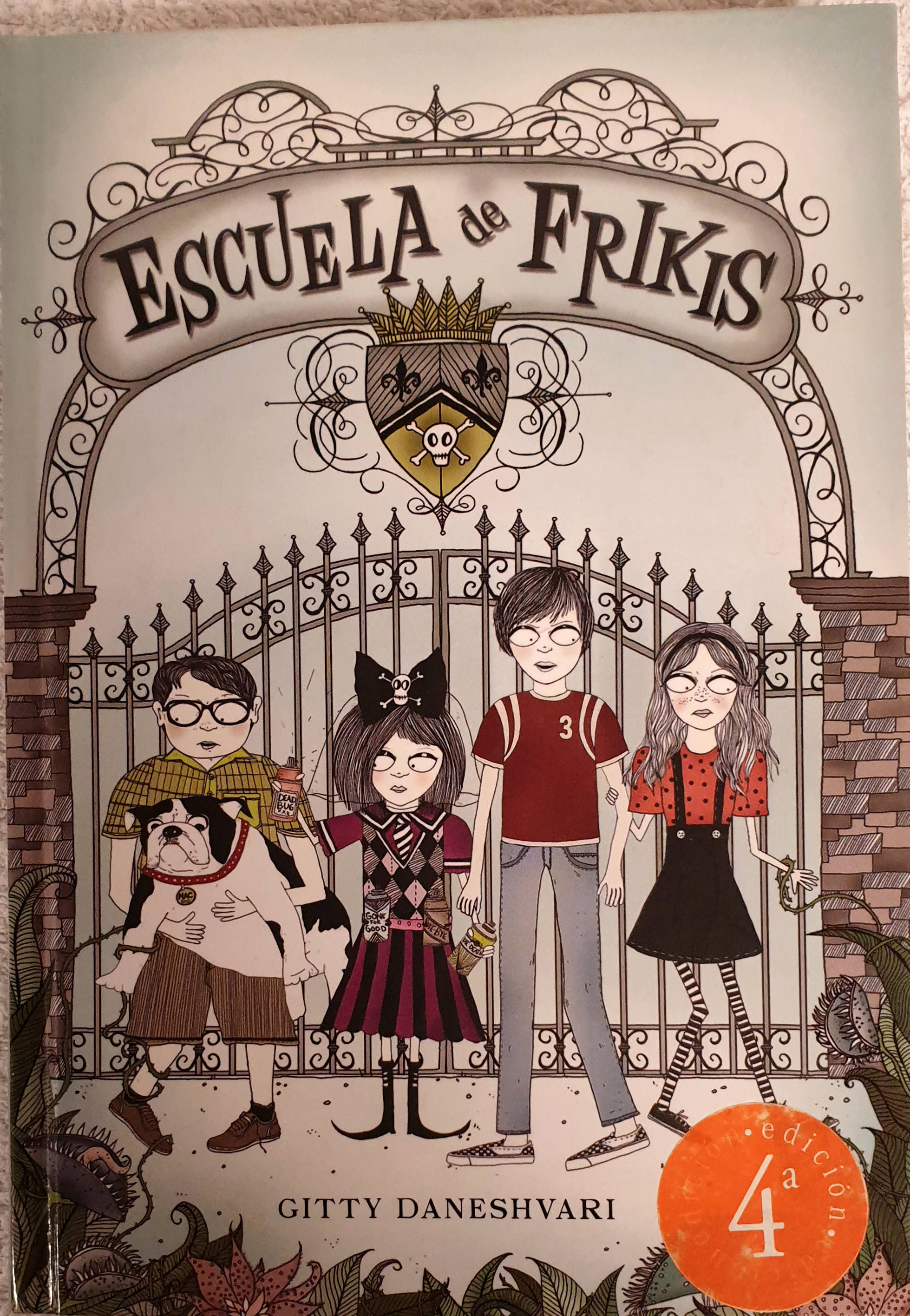 Escuela de frikis | Daneshvari, Gitty