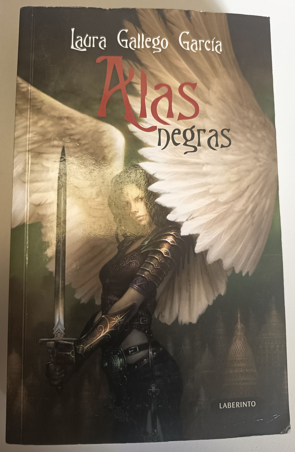 Alas negras | Gallego García, Laura .Los libros del abuelo , tu librería solidaria.