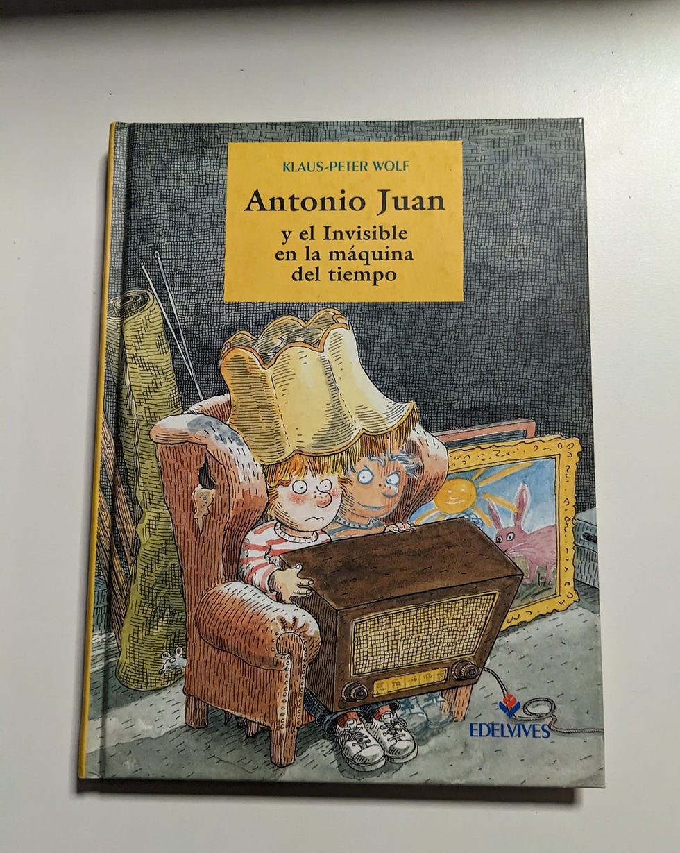 Antonio Juan y el invisible en la máquina del tiempo. Wolf, Peter-Klaus. Los libros del abuelo, tu librería solidaria.