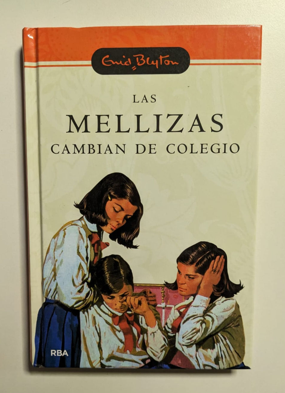 Las mellizas cambian de colegio. Blyton, Eniel. Los libros del abuelo, tu librería solidaria.
