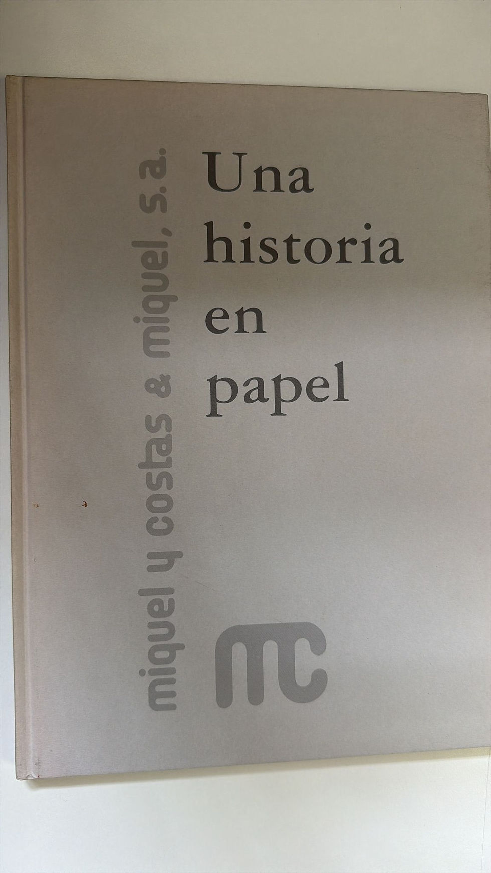 Una historia en papel. VV. AA. Los libros del abuelo, tu libreria solidaria.