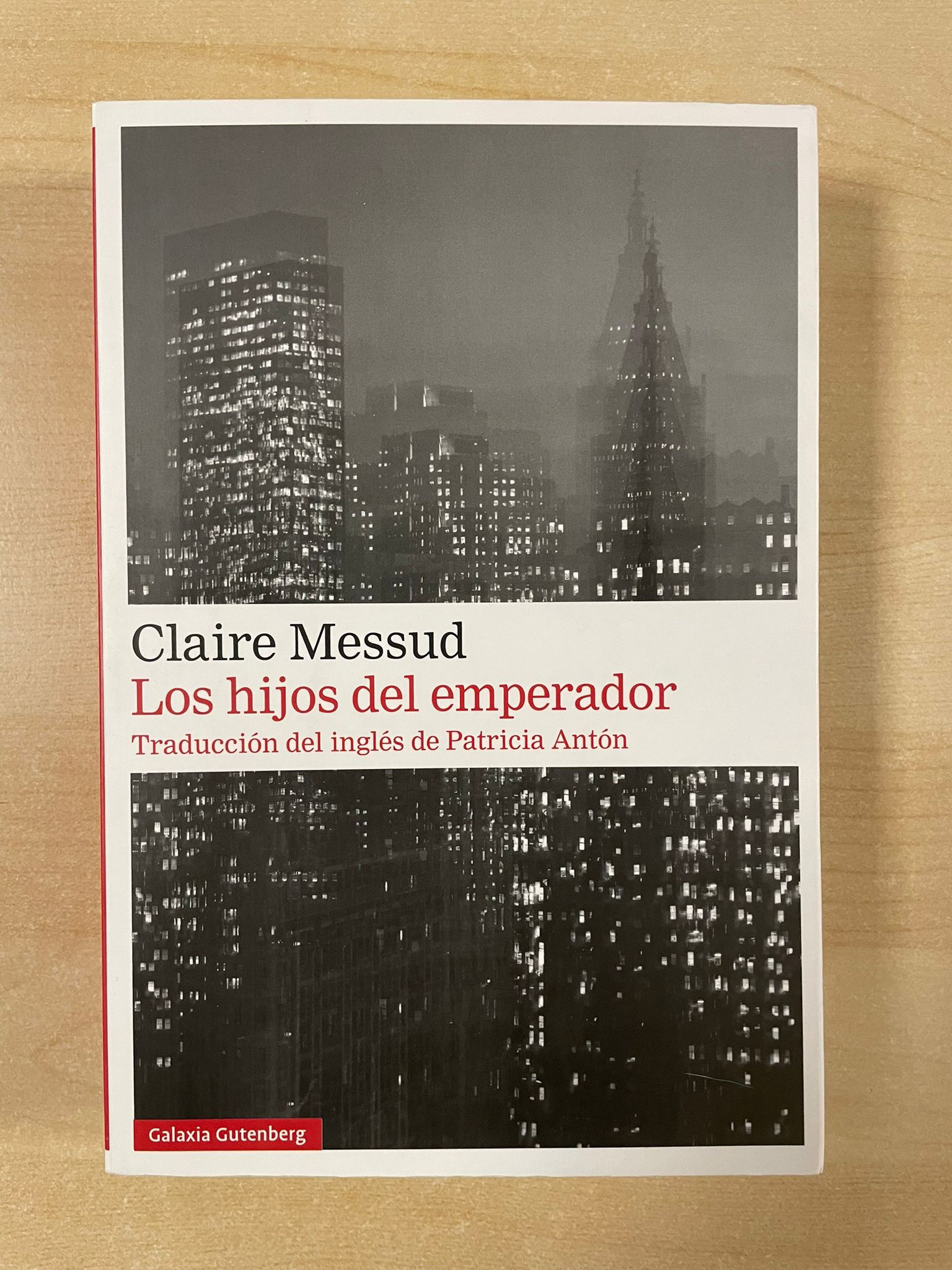 Los hijos del emperador | Messud, Claire. Los libros del abuelo, tu librería solidaria