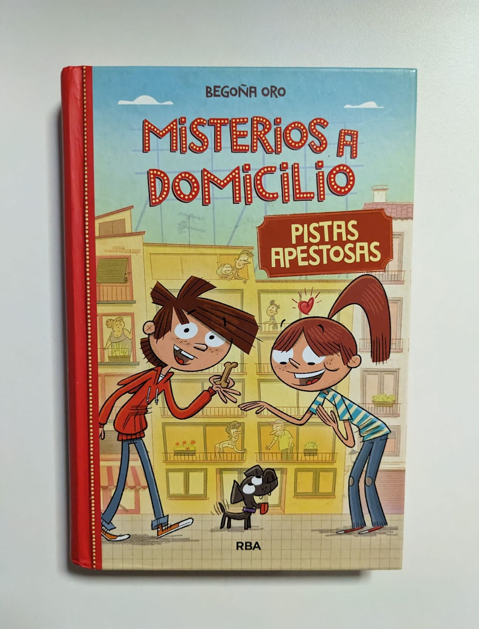 Misterios a domicilio: pistas apestosas. Oro, Bergoña. Los libros del abuelo, tu librería solidaria