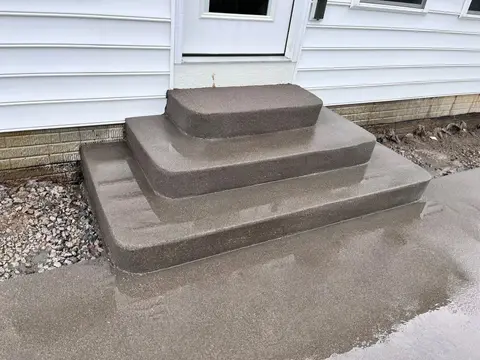Stamped decorative concrete steps installed in Columbus, Ohio by Hacker’s Concrete Impressions