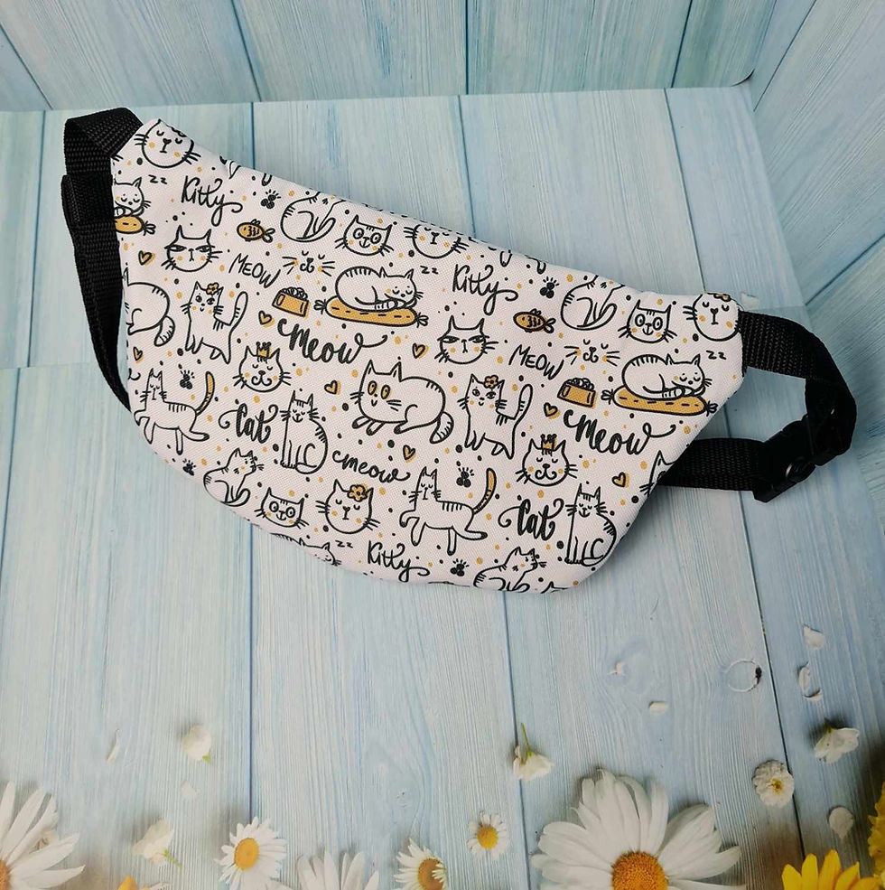 Miniaturbild: Rückenansicht der Crossbody Bag mit dem Katzen Motiv in schwarz weiß und gelb
