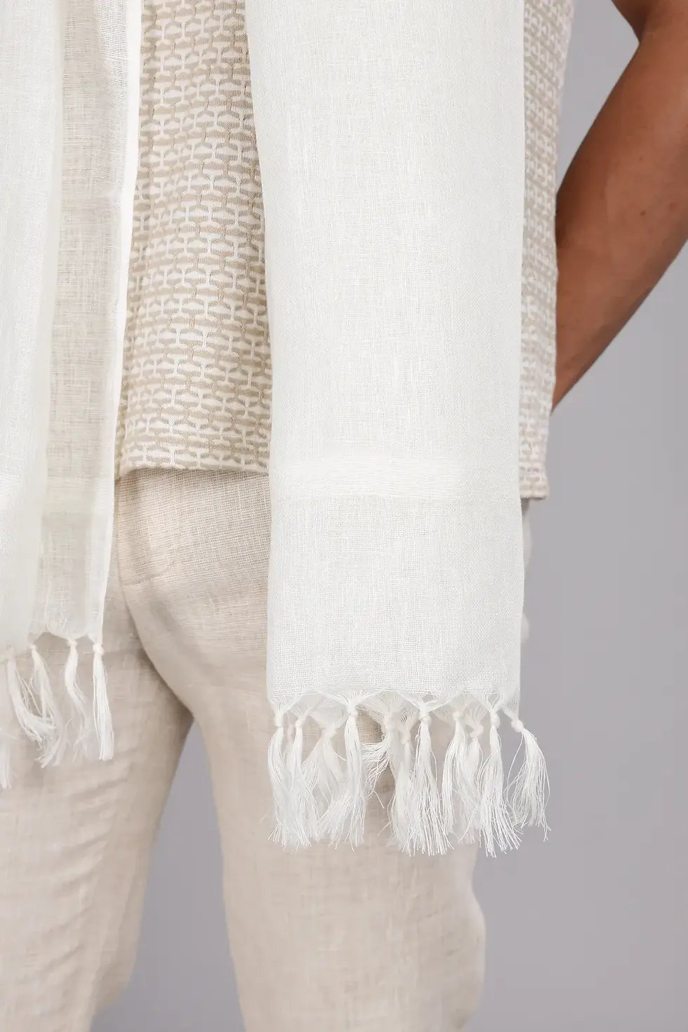 Miniaturbild: tombée sur mannequin de l'Echarpe 100% lin a teindre