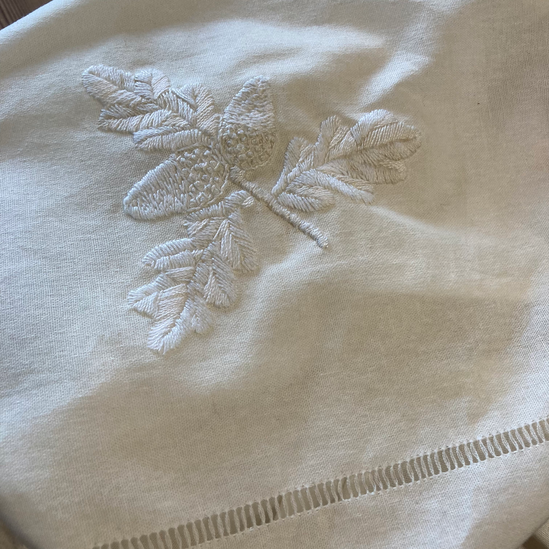 Broderie terminée decorative sur coton recyclé