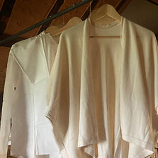 Une sélection de vêtements disponibles chez Tissu Nature