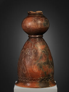 Buccheroid impasto holmos from the Capenate culture (pre-Roman Italic), ca. 630–600 BC, offered by Galerie Cahn.
