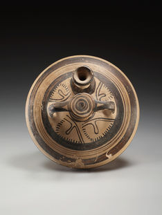 Clay Late Helladic stirrup jar with dark brown matt glaze, Mycenaean, LH IIIB, 1300–1190 BC, offered by Galerie Cahn.
