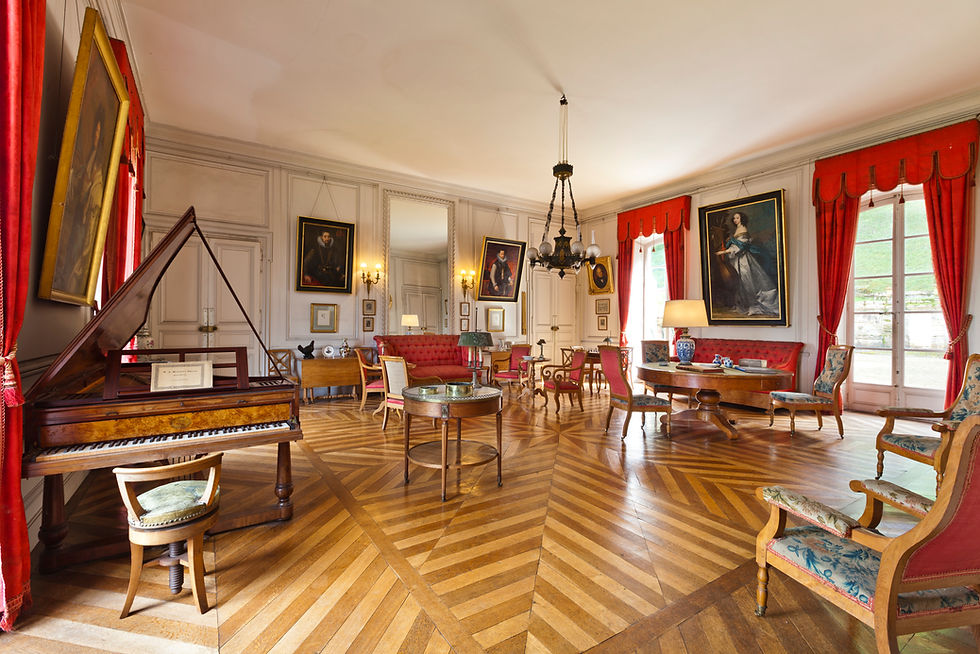 Grand Salon du Château d’Arlay avec mobilier Charles X