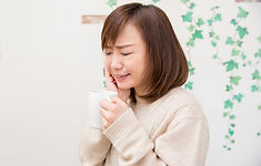 歯が痛い女性